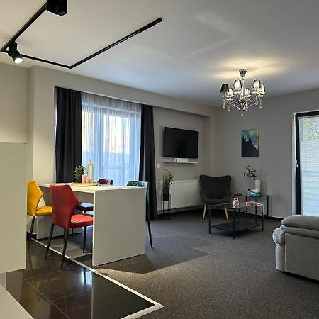 Luxury Glam Apartments & Studios Near Coresi Mall Braşov Exterior foto