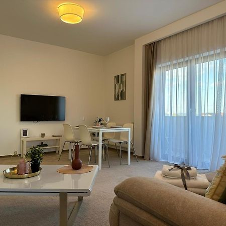 Luxury Glam Apartments & Studios Near Coresi Mall Braşov Exterior foto