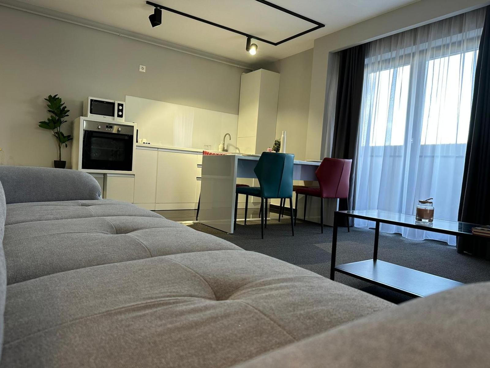Luxury Glam Apartments & Studios Near Coresi Mall Braşov Exterior foto