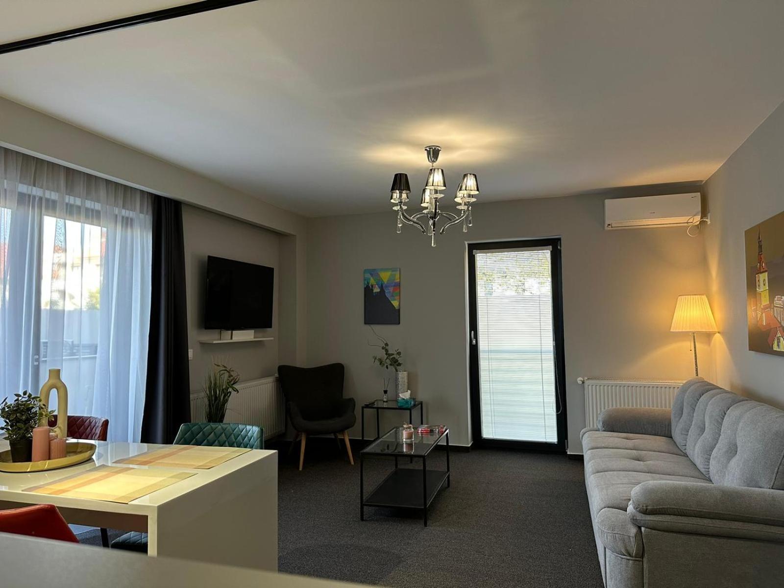 Luxury Glam Apartments & Studios Near Coresi Mall Braşov Exterior foto
