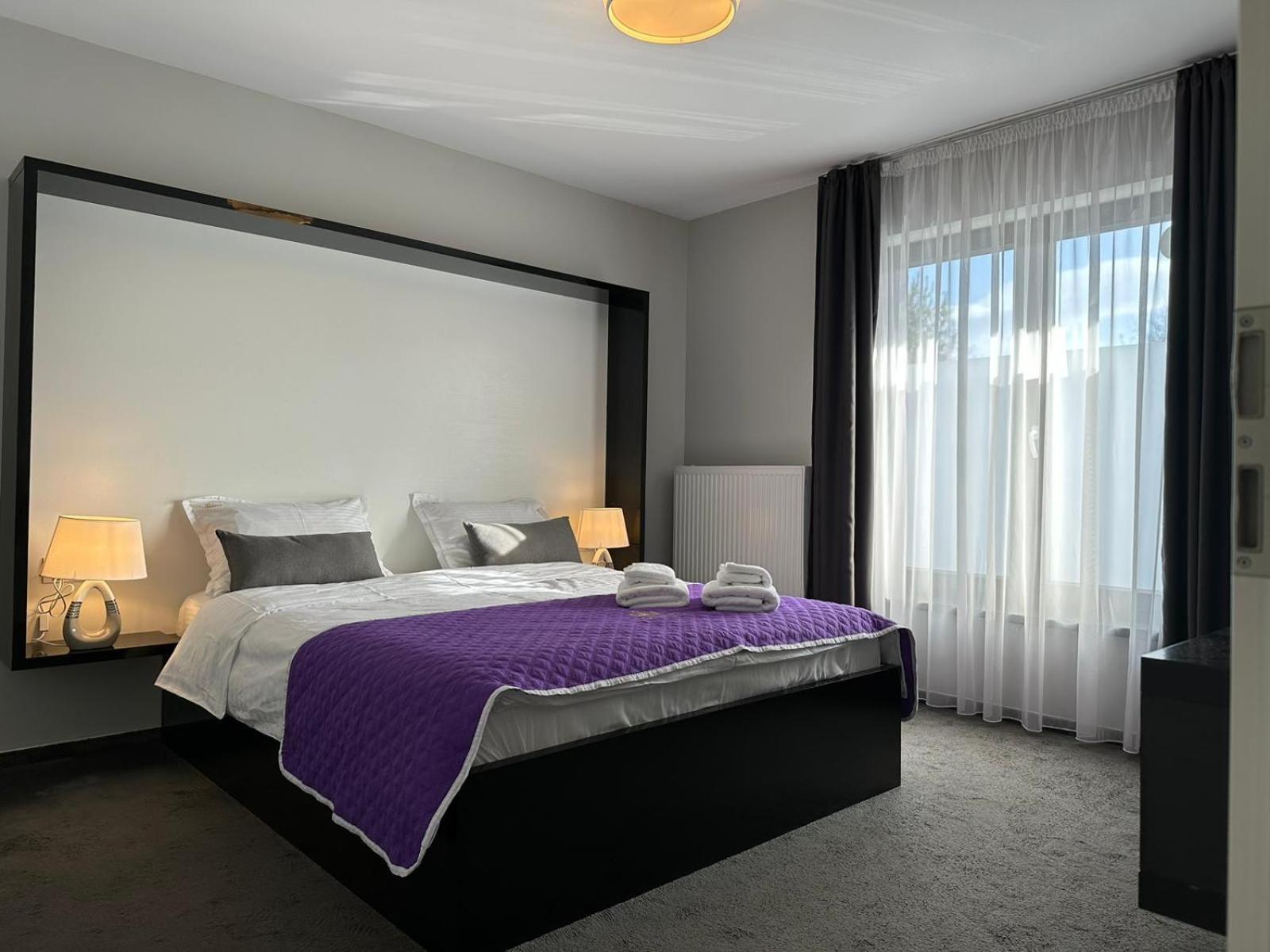 Luxury Glam Apartments & Studios Near Coresi Mall Braşov Exterior foto