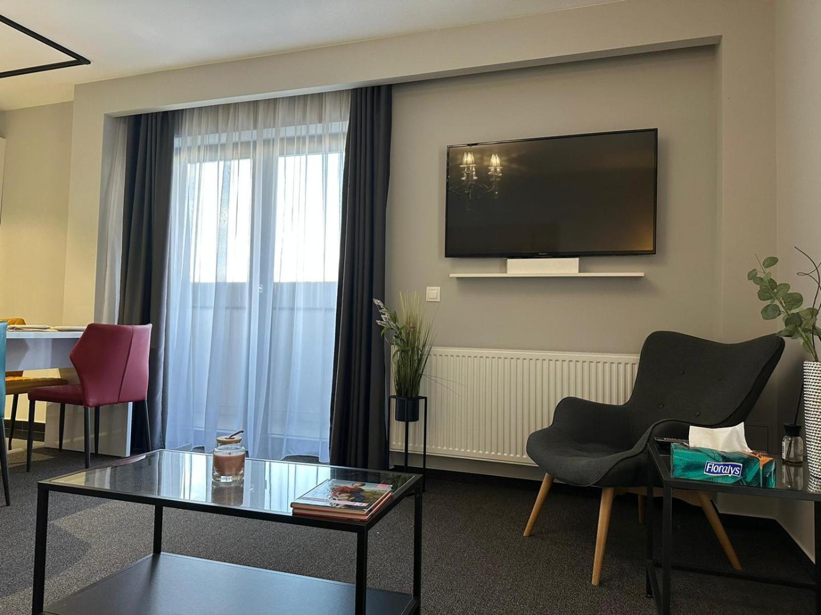 Luxury Glam Apartments & Studios Near Coresi Mall Braşov Exterior foto
