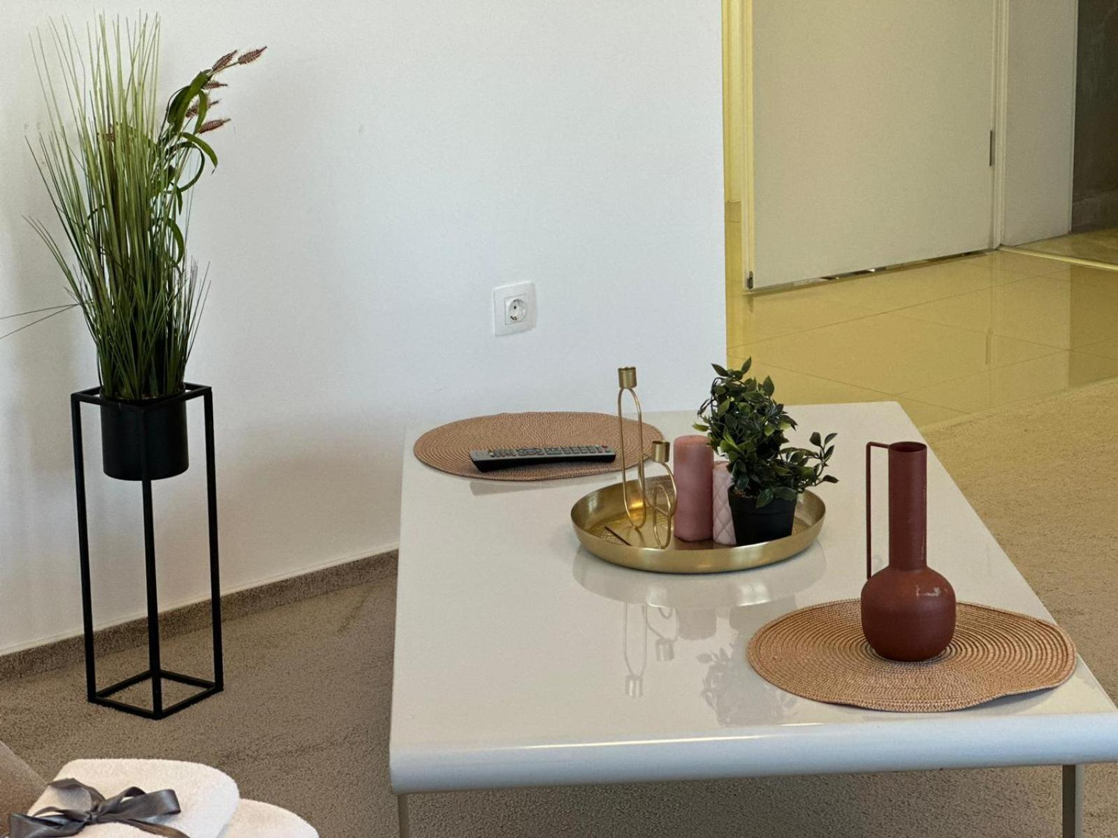 Luxury Glam Apartments & Studios Near Coresi Mall Braşov Exterior foto