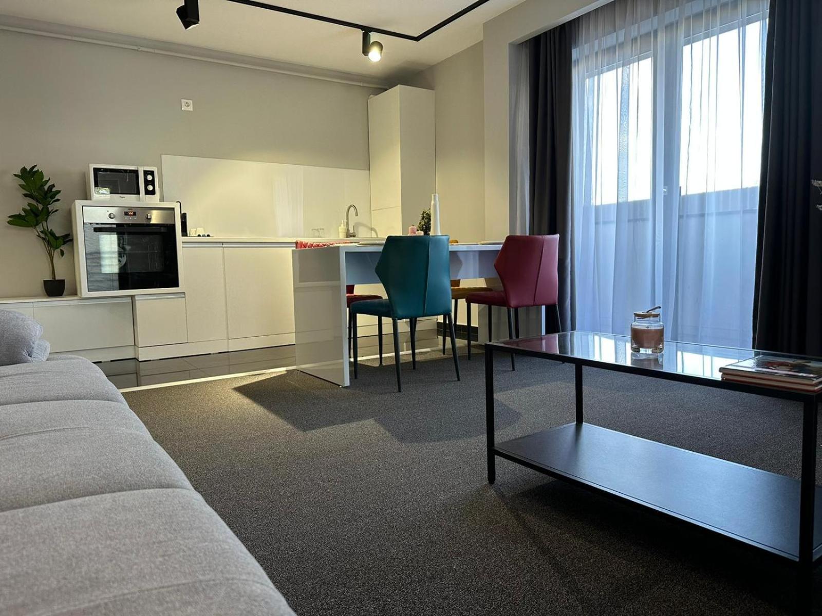 Luxury Glam Apartments & Studios Near Coresi Mall Braşov Exterior foto