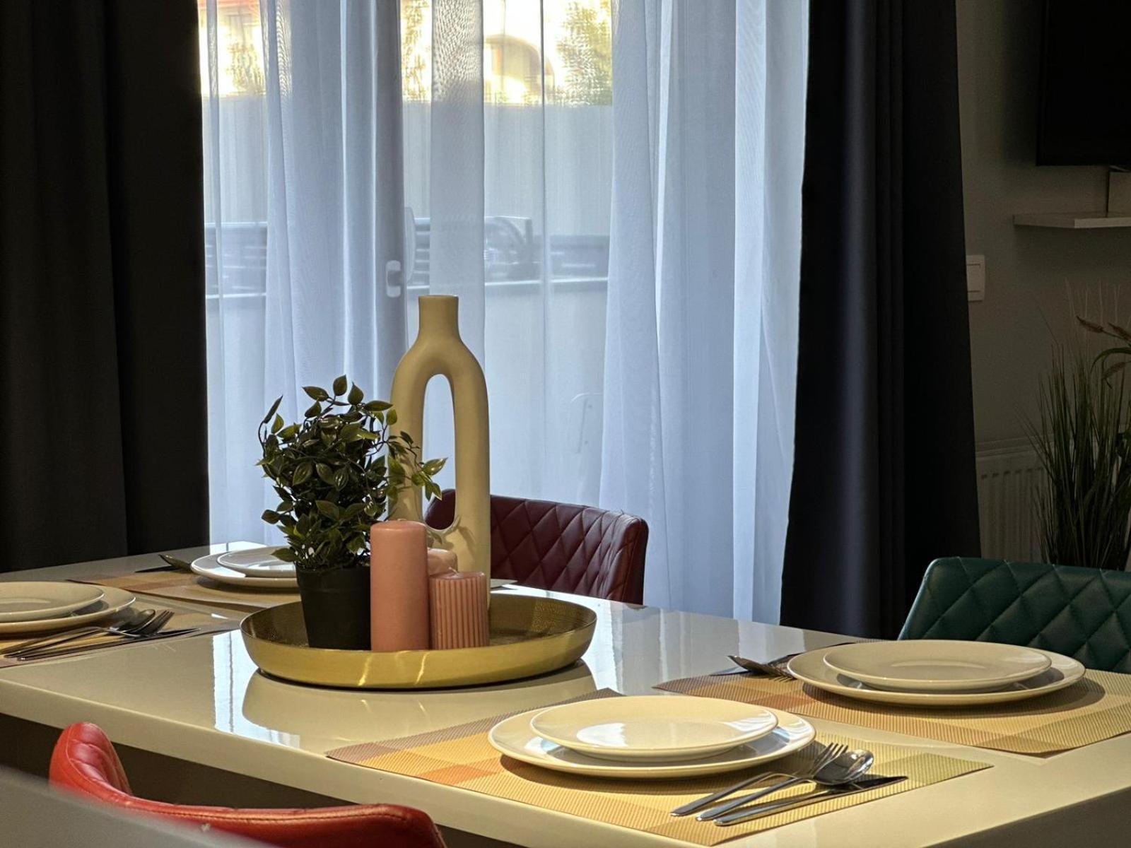 Luxury Glam Apartments & Studios Near Coresi Mall Braşov Exterior foto