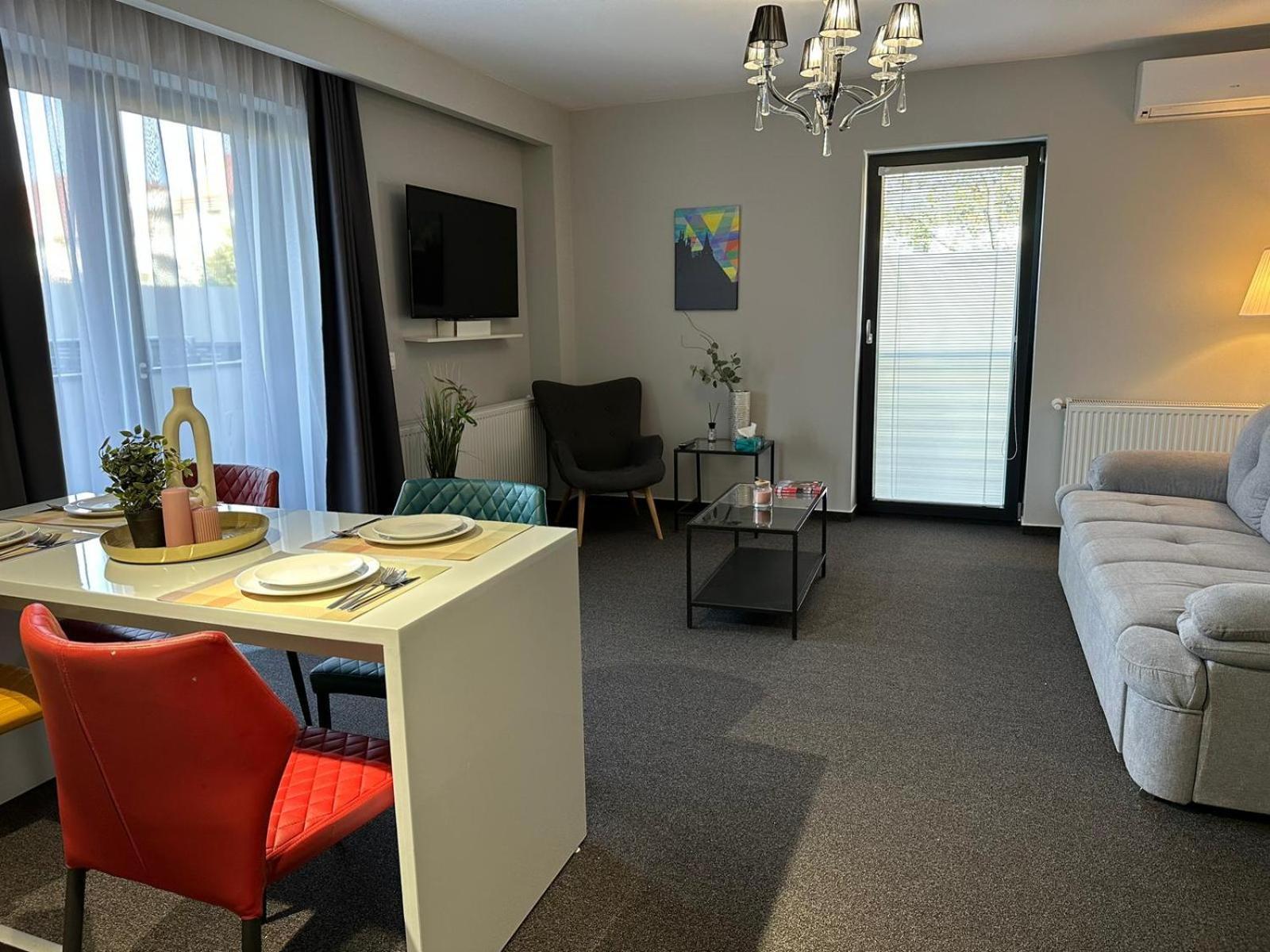 Luxury Glam Apartments & Studios Near Coresi Mall Braşov Exterior foto