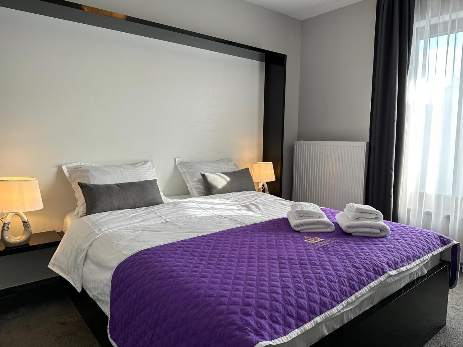 Luxury Glam Apartments & Studios Near Coresi Mall Braşov Exterior foto