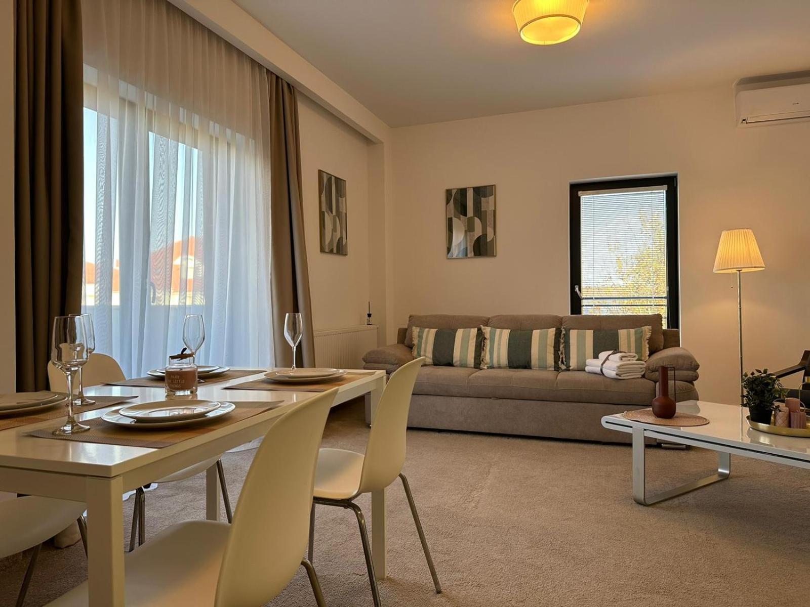 Luxury Glam Apartments & Studios Near Coresi Mall Braşov Exterior foto