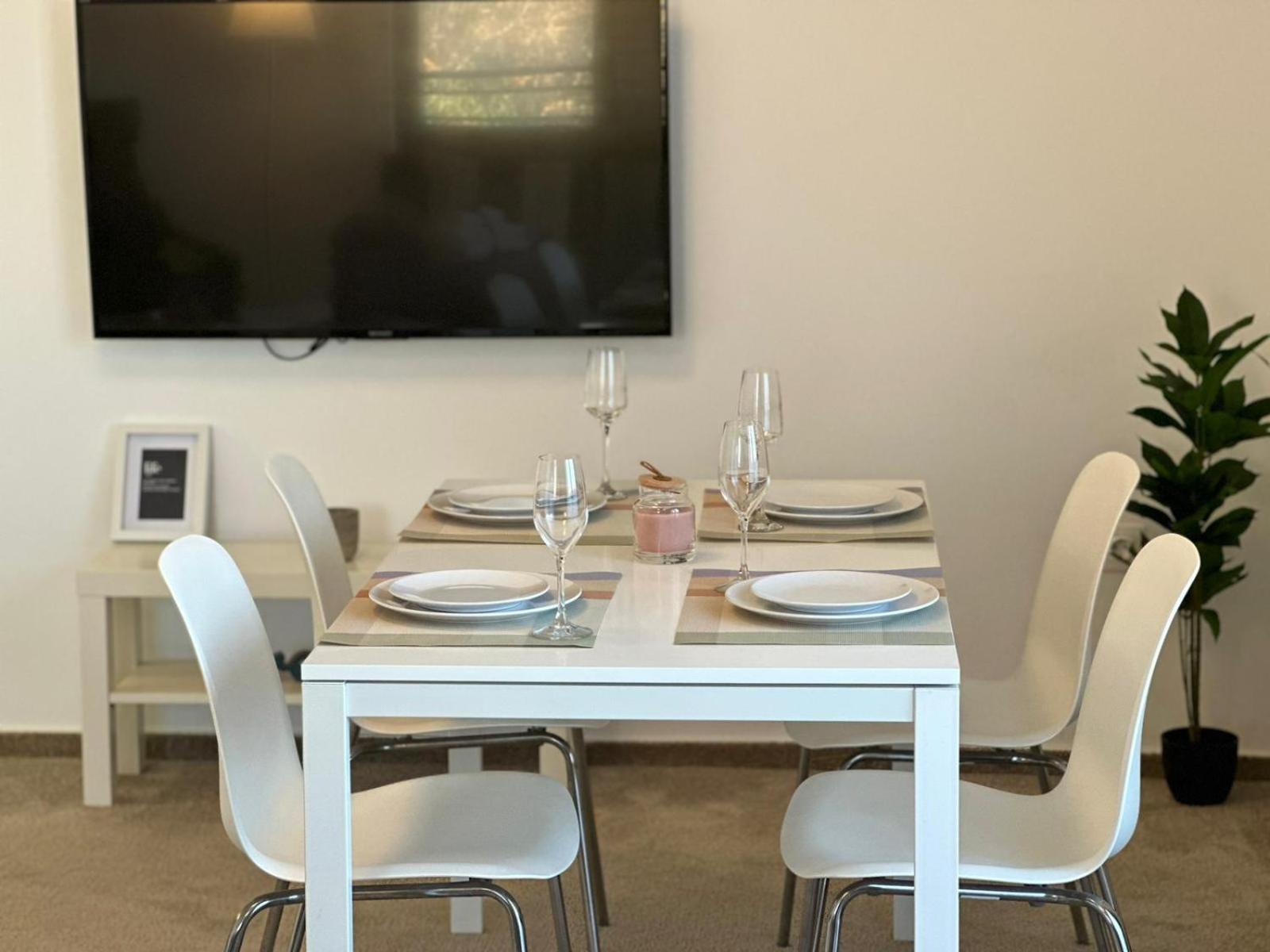 Luxury Glam Apartments & Studios Near Coresi Mall Braşov Exterior foto