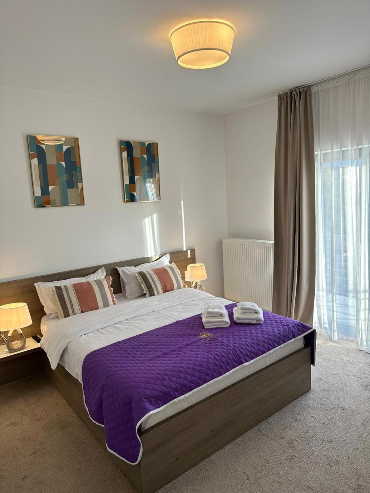 Luxury Glam Apartments & Studios Near Coresi Mall Braşov Exterior foto