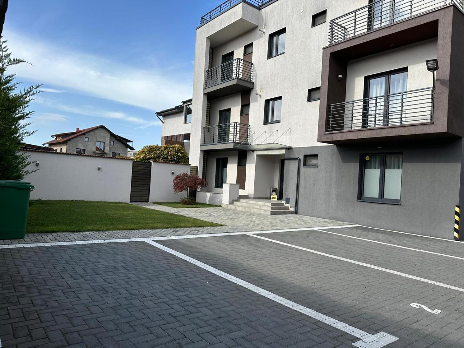 Luxury Glam Apartments & Studios Near Coresi Mall Braşov Exterior foto