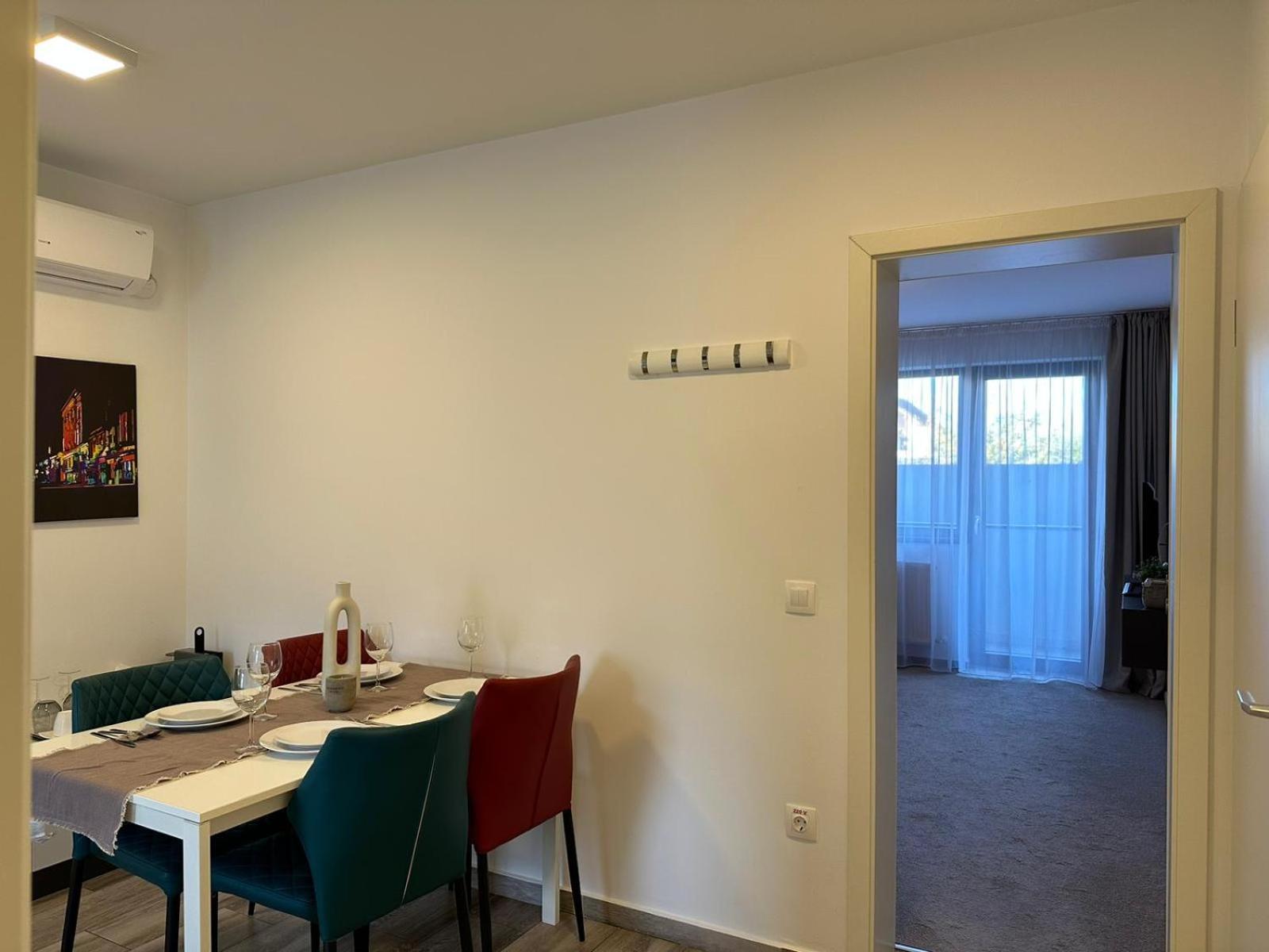 Luxury Glam Apartments & Studios Near Coresi Mall Braşov Exterior foto