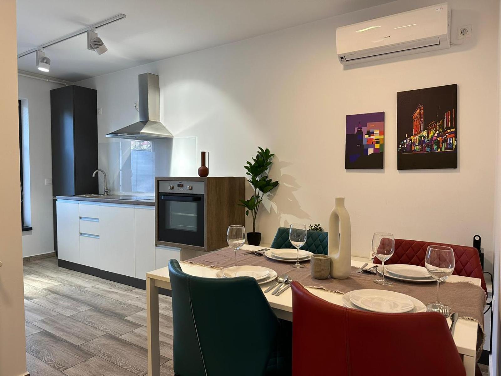 Luxury Glam Apartments & Studios Near Coresi Mall Braşov Exterior foto
